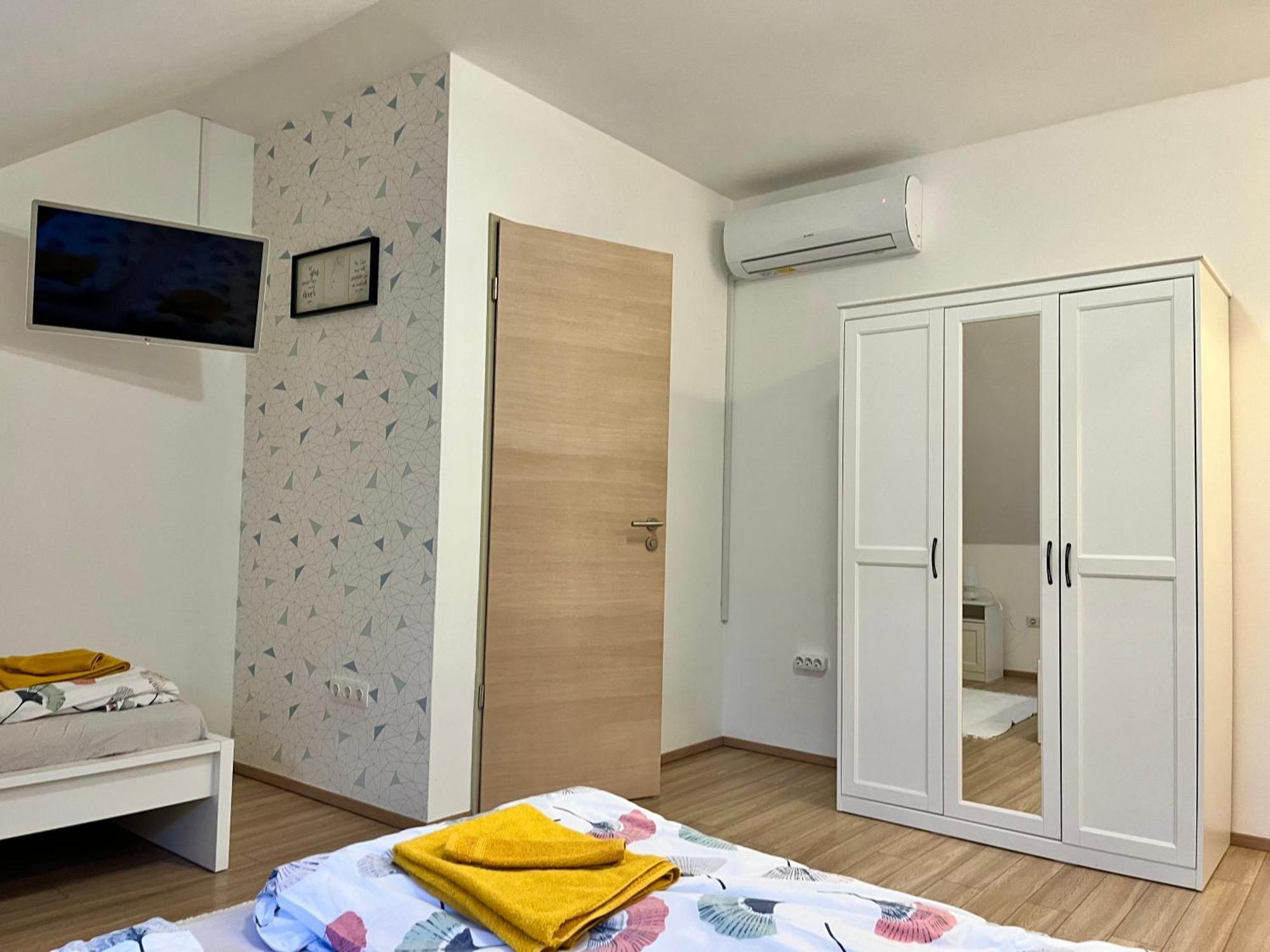 Pipacs Panir & Grill Garden Vendeghaz Hotel Gyorujbarat Ngoại thất bức ảnh